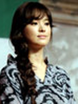 Song Hye Kyo kiện 41 người vu khống cô là "gái bao"